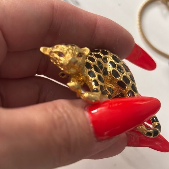 Park Lane Gold Tone Black Enamel
Spotted rhinestone eyes Cheetah Brooch Pendant - Picture 8 of 10